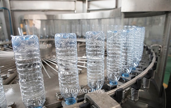 Washing heads of water filling machine