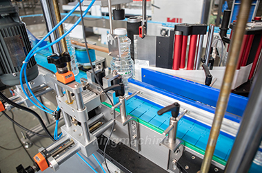 Linear labeling machine Linear labeling machine