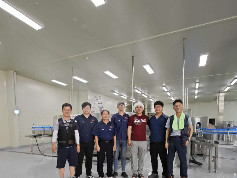 PET bottle filling and packaging line.jpg PET bottle filling and packaging line.jpg