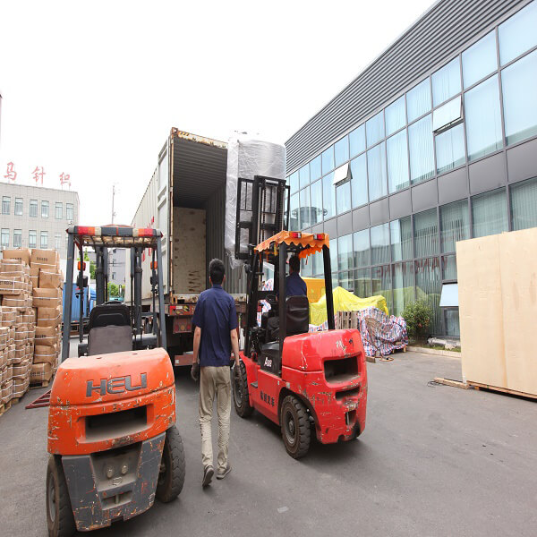 filling machines were packed.jpg filling machines were packed.jpg