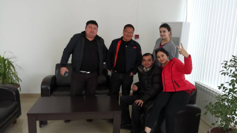 king machine With the customer photo.jpg king machine With the customer photo.jpg